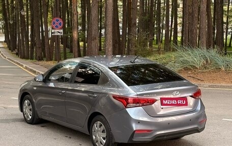 Hyundai Solaris II рестайлинг, 2017 год, 890 000 рублей, 4 фотография