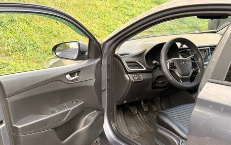 Hyundai Solaris II рестайлинг, 2017 год, 890 000 рублей, 7 фотография