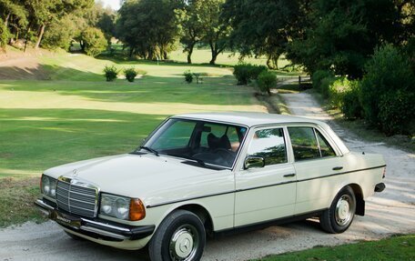 Mercedes-Benz W123, 1979 год, 380 000 рублей, 1 фотография