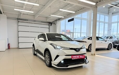 Toyota C-HR I рестайлинг, 2019 год, 2 249 900 рублей, 8 фотография