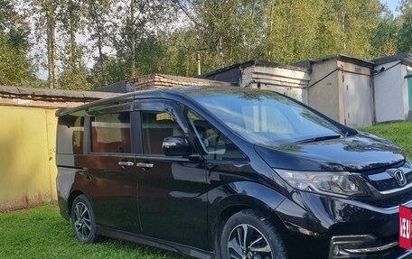 Honda Stepwgn IV, 2017 год, 1 750 000 рублей, 2 фотография