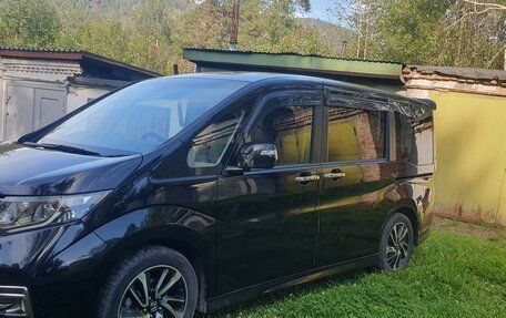 Honda Stepwgn IV, 2017 год, 1 750 000 рублей, 3 фотография