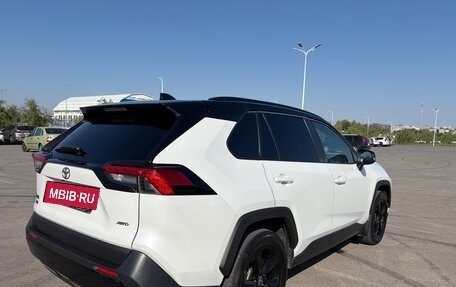 Toyota RAV4, 2021 год, 3 650 000 рублей, 7 фотография
