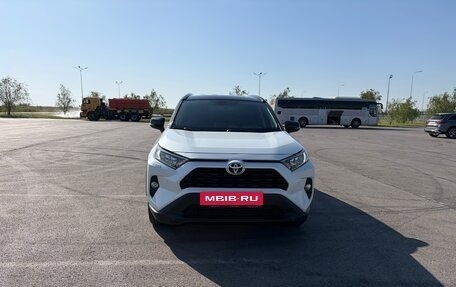 Toyota RAV4, 2021 год, 3 650 000 рублей, 4 фотография