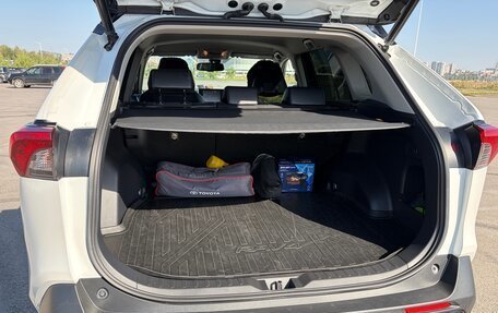Toyota RAV4, 2021 год, 3 650 000 рублей, 11 фотография