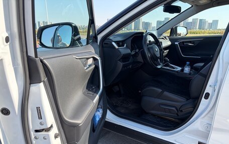 Toyota RAV4, 2021 год, 3 650 000 рублей, 22 фотография