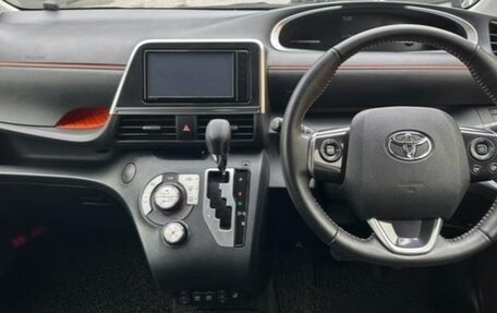 Toyota Sienta II, 2019 год, 1 300 000 рублей, 12 фотография