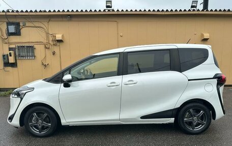 Toyota Sienta II, 2019 год, 1 300 000 рублей, 7 фотография