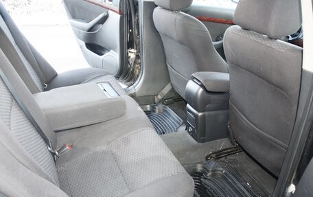 Toyota Avensis III рестайлинг, 2004 год, 545 000 рублей, 5 фотография