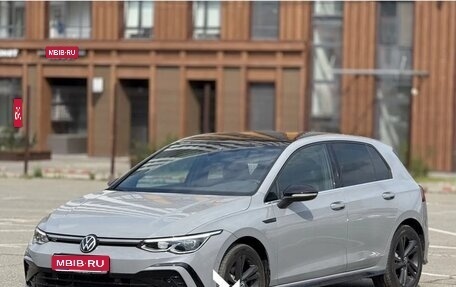 Volkswagen Golf VIII, 2021 год, 2 440 000 рублей, 1 фотография