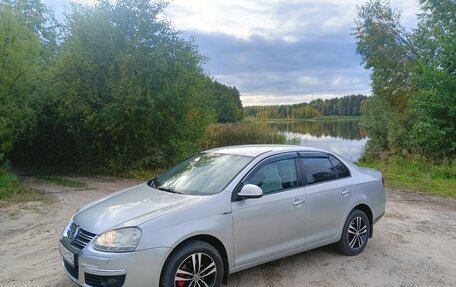 Volkswagen Jetta VI, 2010 год, 800 000 рублей, 6 фотография