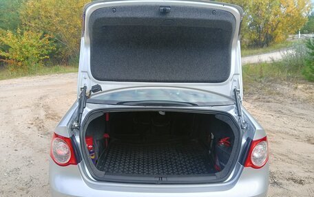 Volkswagen Jetta VI, 2010 год, 800 000 рублей, 21 фотография