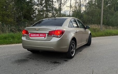 Chevrolet Cruze II, 2010 год, 550 000 рублей, 7 фотография