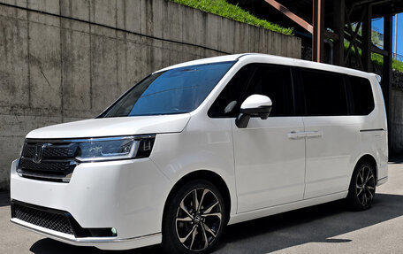 Honda Stepwgn, 2022 год, 2 500 000 рублей, 2 фотография