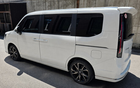 Honda Stepwgn, 2022 год, 2 500 000 рублей, 5 фотография