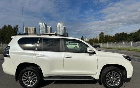 Toyota Land Cruiser Prado 150 рестайлинг 2, 2017 год, 4 000 000 рублей, 8 фотография