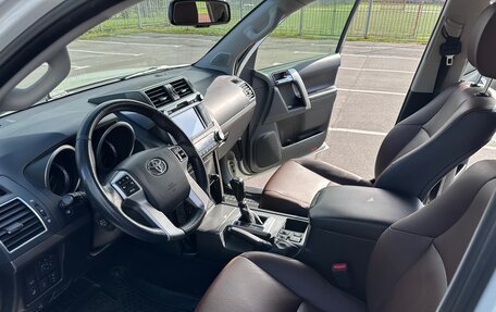 Toyota Land Cruiser Prado 150 рестайлинг 2, 2017 год, 4 000 000 рублей, 12 фотография