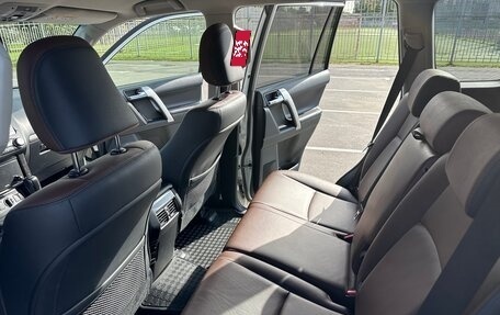 Toyota Land Cruiser Prado 150 рестайлинг 2, 2017 год, 4 000 000 рублей, 13 фотография