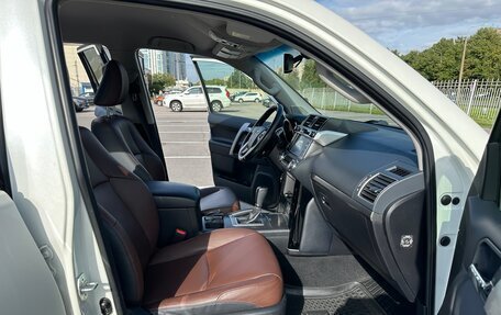 Toyota Land Cruiser Prado 150 рестайлинг 2, 2017 год, 4 000 000 рублей, 15 фотография