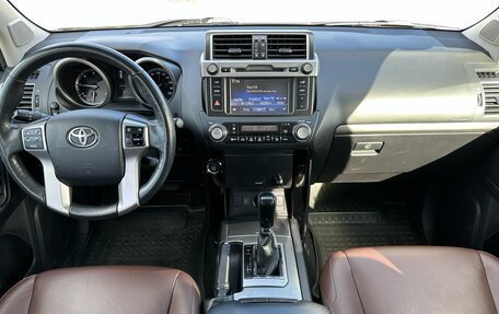 Toyota Land Cruiser Prado 150 рестайлинг 2, 2017 год, 4 000 000 рублей, 16 фотография