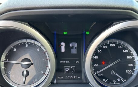 Toyota Land Cruiser Prado 150 рестайлинг 2, 2017 год, 4 000 000 рублей, 17 фотография