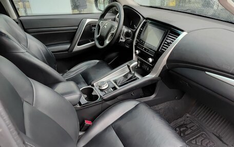 Mitsubishi Montero Sport, 2022 год, 3 900 000 рублей, 13 фотография