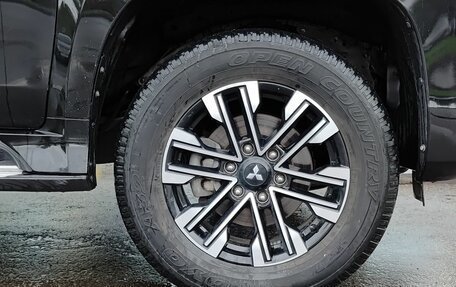 Mitsubishi Montero Sport, 2022 год, 3 900 000 рублей, 22 фотография