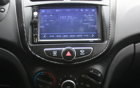 Hyundai Solaris II рестайлинг, 2011 год, 647 000 рублей, 19 фотография