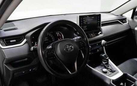 Toyota RAV4, 2020 год, 3 360 000 рублей, 9 фотография