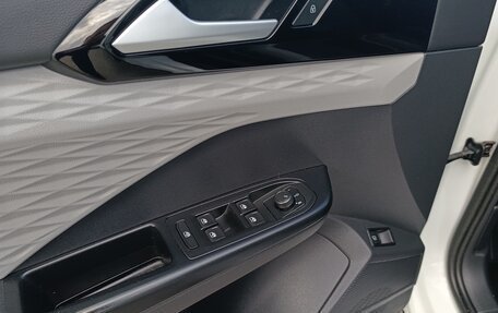 Volkswagen Taos, 2021 год, 2 370 000 рублей, 13 фотография