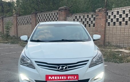 Hyundai Solaris II рестайлинг, 2015 год, 930 000 рублей, 3 фотография