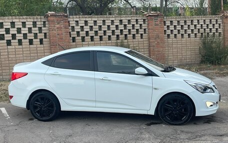 Hyundai Solaris II рестайлинг, 2015 год, 930 000 рублей, 4 фотография
