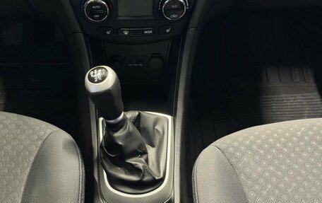 Hyundai Solaris II рестайлинг, 2012 год, 880 000 рублей, 13 фотография