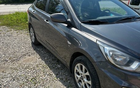 Hyundai Solaris II рестайлинг, 2013 год, 780 000 рублей, 2 фотография