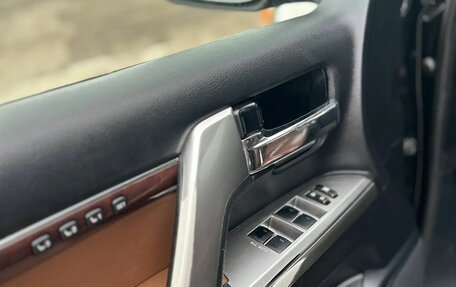 Toyota Land Cruiser 200, 2014 год, 3 550 000 рублей, 4 фотография