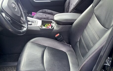 Toyota RAV4, 2019 год, 3 300 000 рублей, 10 фотография
