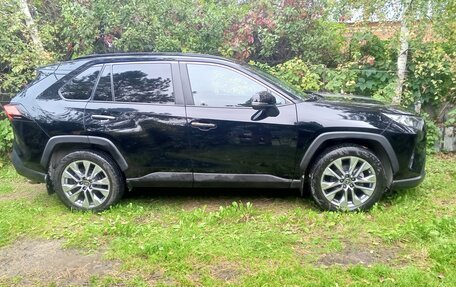 Toyota RAV4, 2019 год, 3 300 000 рублей, 2 фотография
