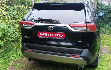 Toyota RAV4, 2019 год, 3 300 000 рублей, 4 фотография
