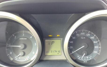 Toyota Land Cruiser Prado 150 рестайлинг 2, 2012 год, 2 200 000 рублей, 13 фотография