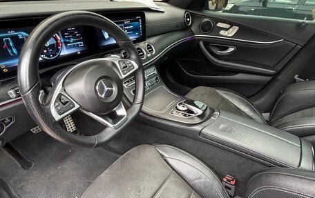 Mercedes-Benz E-Класс, 2017 год, 2 900 000 рублей, 23 фотография