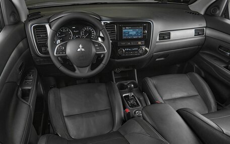 Mitsubishi Outlander III рестайлинг 3, 2013 год, 1 249 000 рублей, 4 фотография