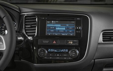 Mitsubishi Outlander III рестайлинг 3, 2013 год, 1 249 000 рублей, 14 фотография