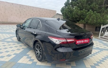 Toyota Camry, 2019 год, 2 100 000 рублей, 4 фотография