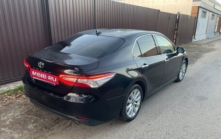 Toyota Camry, 2019 год, 2 100 000 рублей, 4 фотография