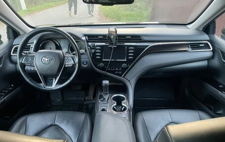 Toyota Camry, 2019 год, 2 100 000 рублей, 12 фотография