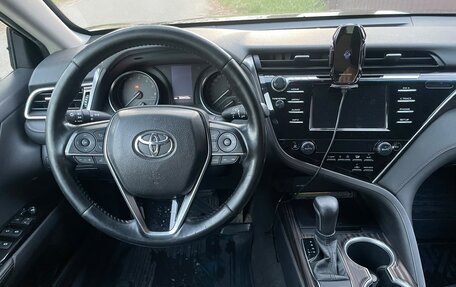 Toyota Camry, 2019 год, 2 100 000 рублей, 13 фотография