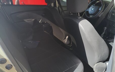 Renault Logan II, 2016 год, 600 000 рублей, 9 фотография