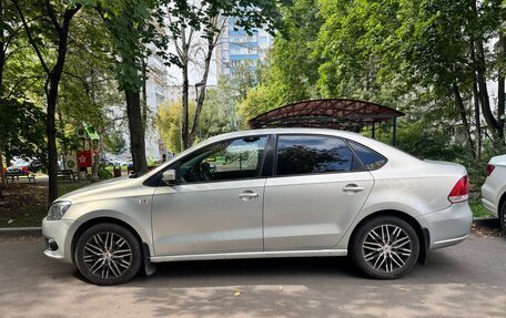 Volkswagen Polo VI (EU Market), 2013 год, 880 000 рублей, 3 фотография