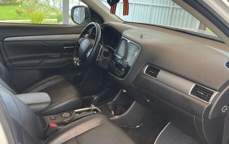Mitsubishi Outlander III рестайлинг 3, 2013 год, 1 500 000 рублей, 17 фотография