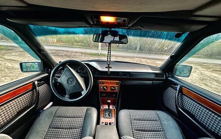 Mercedes-Benz E-Класс, 1993 год, 430 000 рублей, 3 фотография